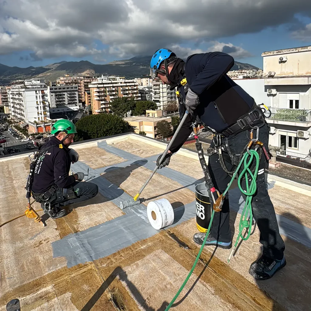impermeabilizzazione terrazza in Sicilia con la tecnica di edilizia acrobatica su corda