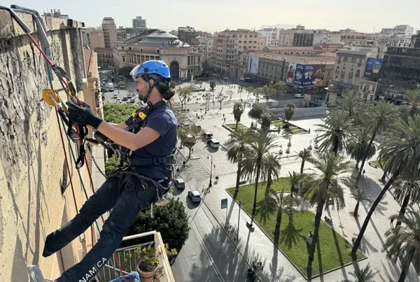 intervento di edilizia su corda a pizza Castelnuovo